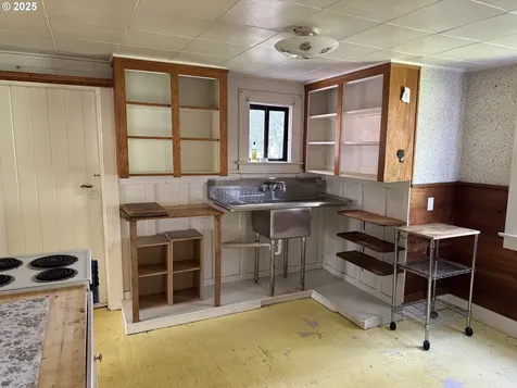 24 Hamlet Street Port Orford OR 97465
