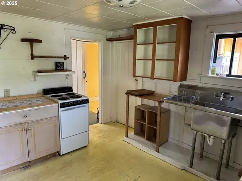 24 Hamlet Street Port Orford OR 97465