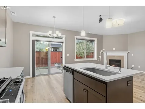 1396 Dahlia Street Woodburn OR 97071