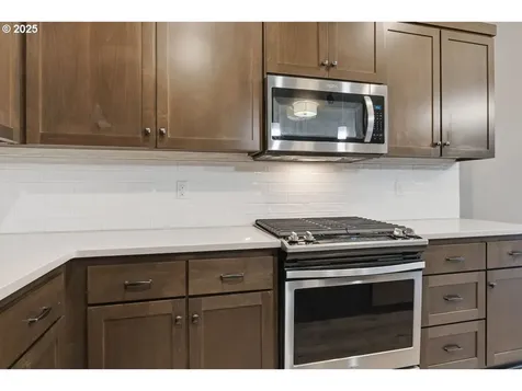 1396 Dahlia Street Woodburn OR 97071