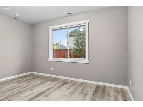 1396 Dahlia Street Woodburn OR 97071