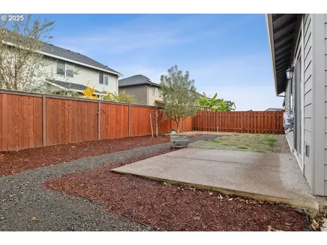 1396 Dahlia Street Woodburn OR 97071