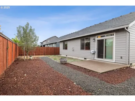 1396 Dahlia Street Woodburn OR 97071