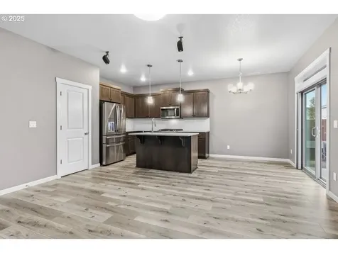 1396 Dahlia Street Woodburn OR 97071