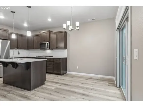 1396 Dahlia Street Woodburn OR 97071