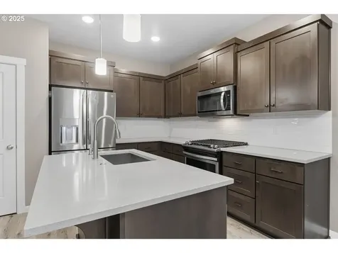 1396 Dahlia Street Woodburn OR 97071