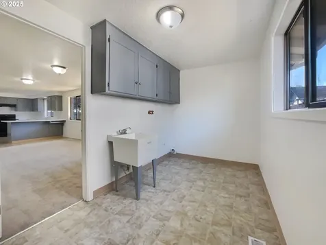 1464 Greenview Drive Woodburn OR 97071