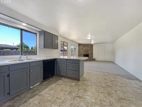 1464 Greenview Drive Woodburn OR 97071