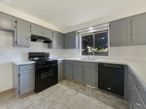 1464 Greenview Drive Woodburn OR 97071