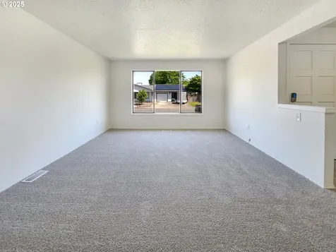 1464 Greenview Drive Woodburn OR 97071