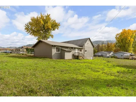 132 NE Rifle Range Street Roseburg OR 97470