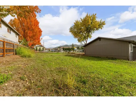 132 NE Rifle Range Street Roseburg OR 97470