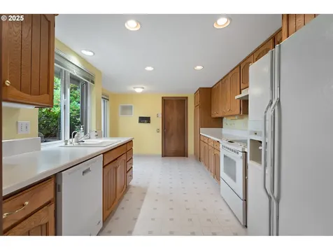 15960 SW Greens Way Portland OR 97224