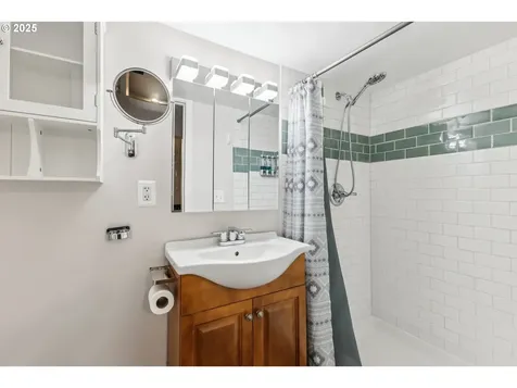 4315 NE 90th Avenue Portland OR 97220