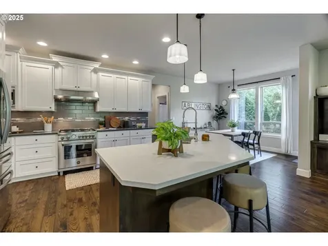 865 SW Trillium Lane Portland OR 97219