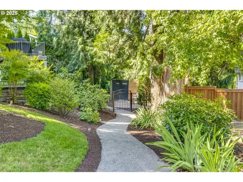 865 SW Trillium Lane Portland OR 97219