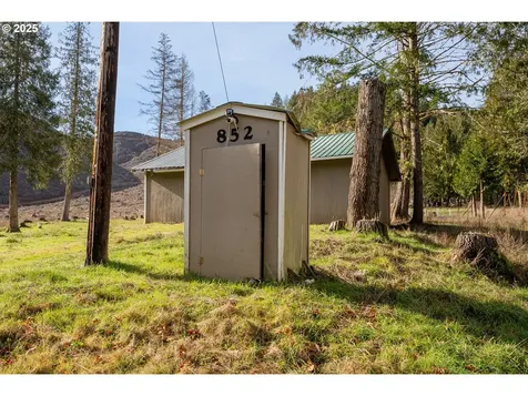 852 Lees Creek Road Myrtle Creek OR 97457
