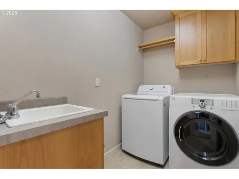 8988 SW Taylors Ferry Road Portland OR 97223