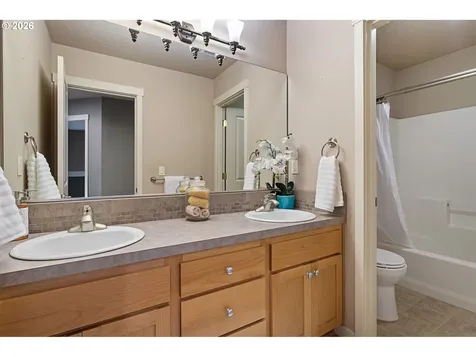 8988 SW Taylors Ferry Road Portland OR 97223