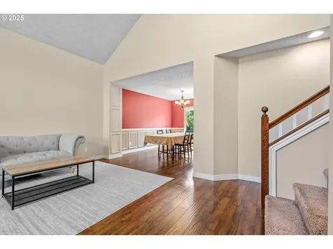 702 SW Burlingame Circle Troutdale OR 97060