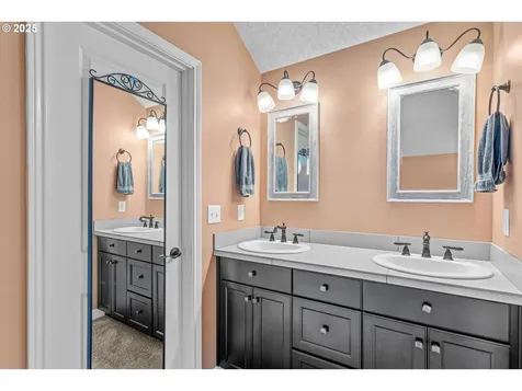702 SW Burlingame Circle Troutdale OR 97060