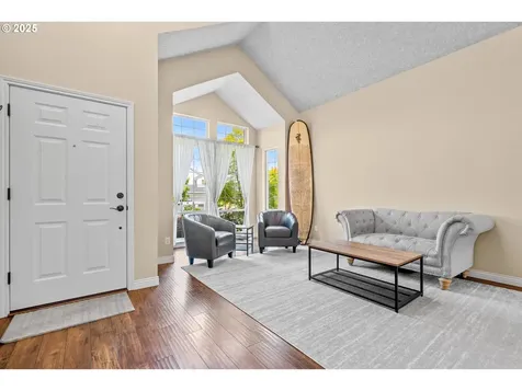 702 SW Burlingame Circle Troutdale OR 97060