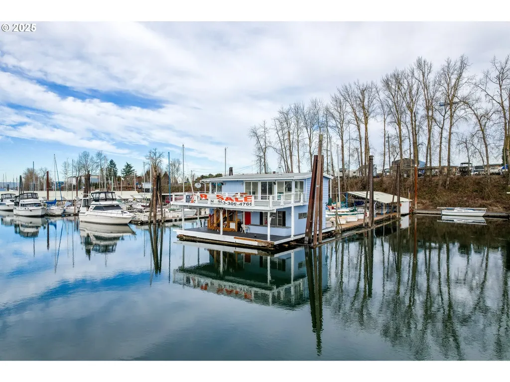 300 NE Tomahawk Island Drive Portland OR 97035
