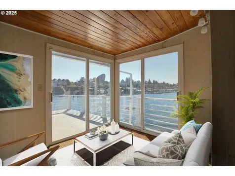 300 NE Tomahawk Island Drive Portland OR 97035