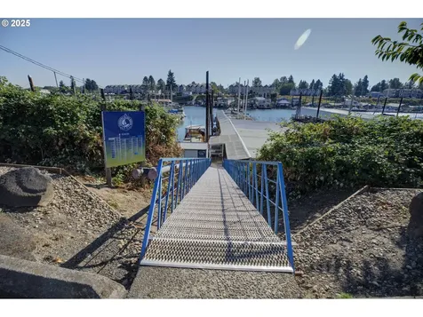 300 NE Tomahawk Island Drive Portland OR 97035
