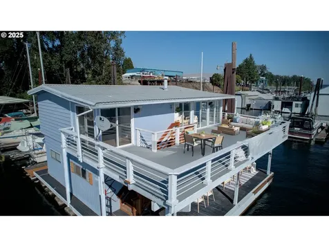 300 NE Tomahawk Island Drive Portland OR 97035