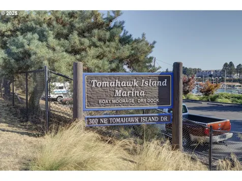 300 NE Tomahawk Island Drive Portland OR 97035