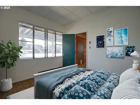 300 NE Tomahawk Island Drive Portland OR 97035