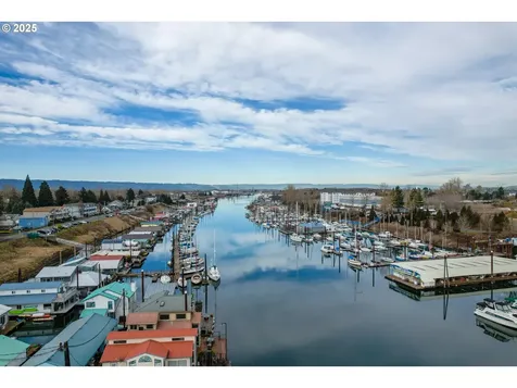 300 NE Tomahawk Island Drive Portland OR 97035