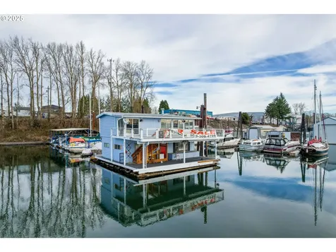 300 NE Tomahawk Island Drive Portland OR 97035