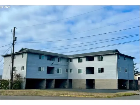 166 NE 8th Street Newport OR 97365