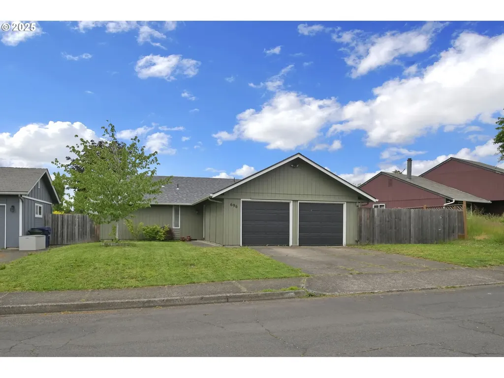 696 Island Street Springfield OR 97477