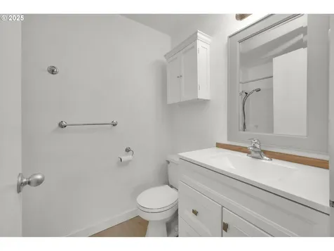 696 Island Street Springfield OR 97477