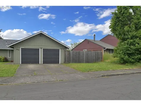696 Island Street Springfield OR 97477