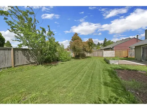 696 Island Street Springfield OR 97477