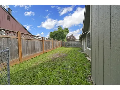 696 Island Street Springfield OR 97477