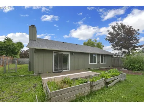 696 Island Street Springfield OR 97477