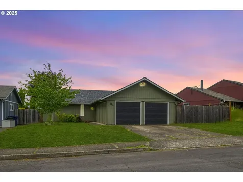 696 Island Street Springfield OR 97477