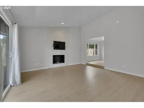 696 Island Street Springfield OR 97477