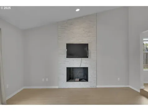 696 Island Street Springfield OR 97477