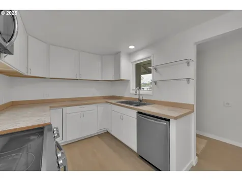 696 Island Street Springfield OR 97477