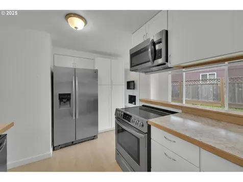 696 Island Street Springfield OR 97477
