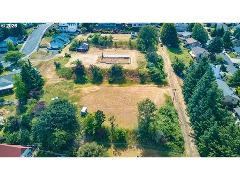 2240 NW Merle Avenue Roseburg OR 97471