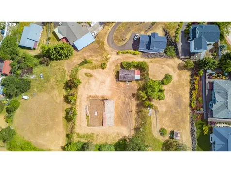 2240 NW Merle Avenue Roseburg OR 97471