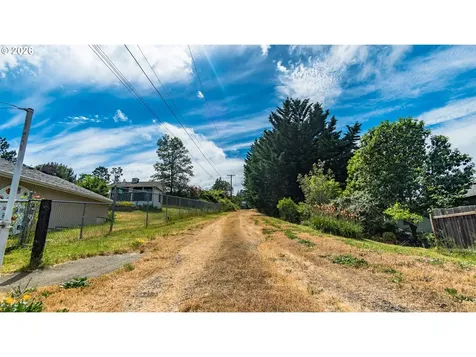 2240 NW Merle Avenue Roseburg OR 97471