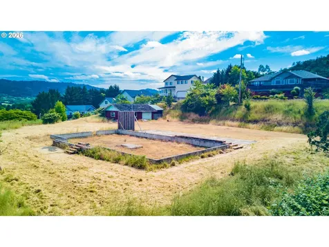 2240 NW Merle Avenue Roseburg OR 97471